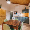 Matild Apartments - Apartman saját térköves kerttel - Étkező, konyha, nappali